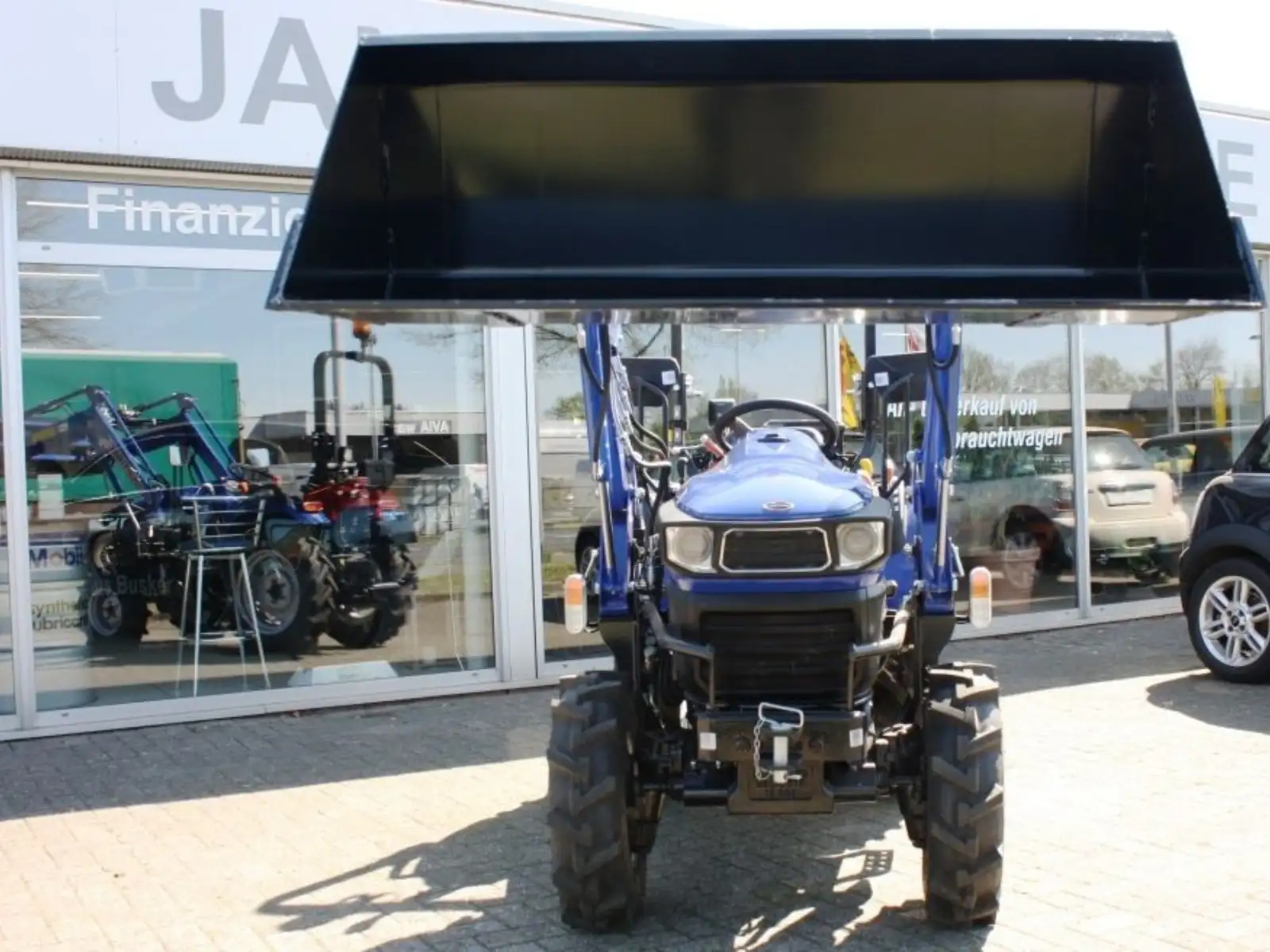 Jannsen_Automobile_Landmaschinen_Sortiment_Farmtrac_Traktor_Ackerstolle_02