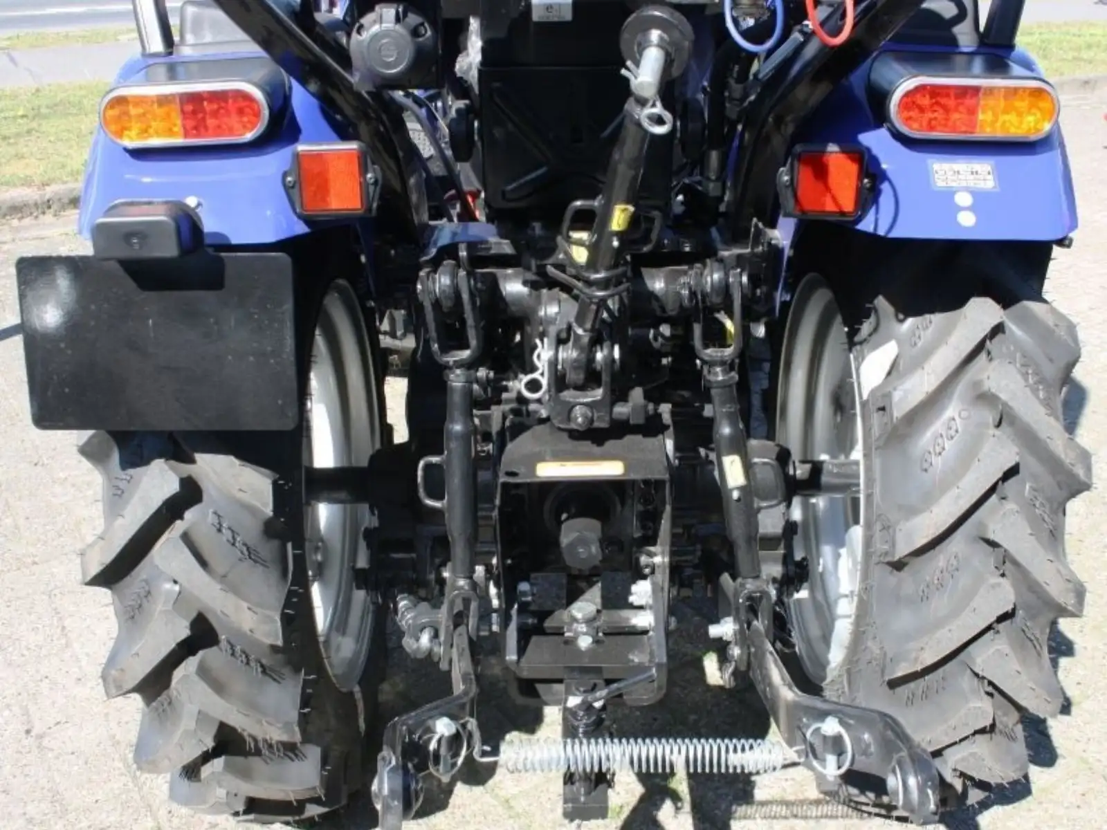 Jannsen_Automobile_Landmaschinen_Sortiment_Farmtrac_Traktor_Ackerstolle_04