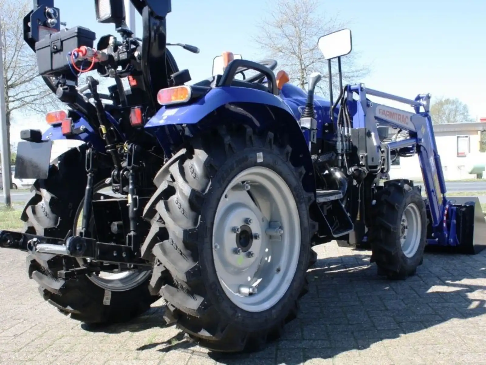 Jannsen_Automobile_Landmaschinen_Sortiment_Farmtrac_Traktor_Ackerstolle_07