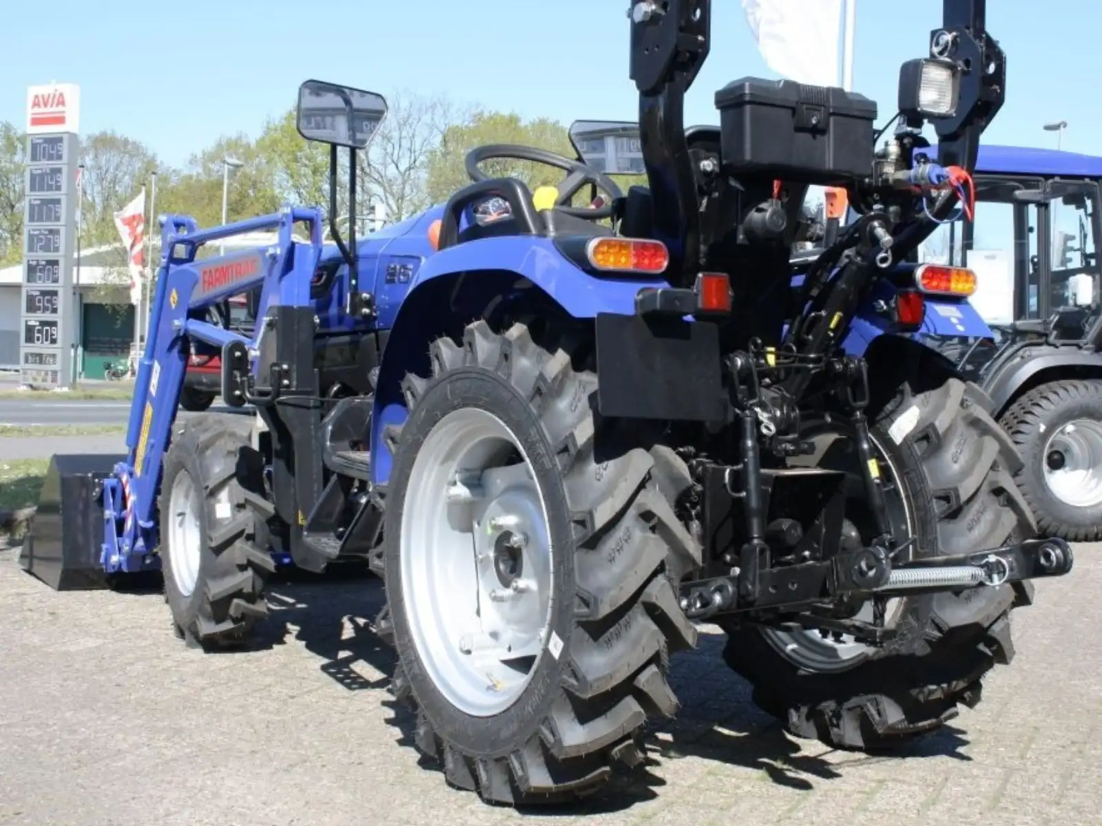 Jannsen_Automobile_Landmaschinen_Sortiment_Farmtrac_Traktor_Ackerstolle_10