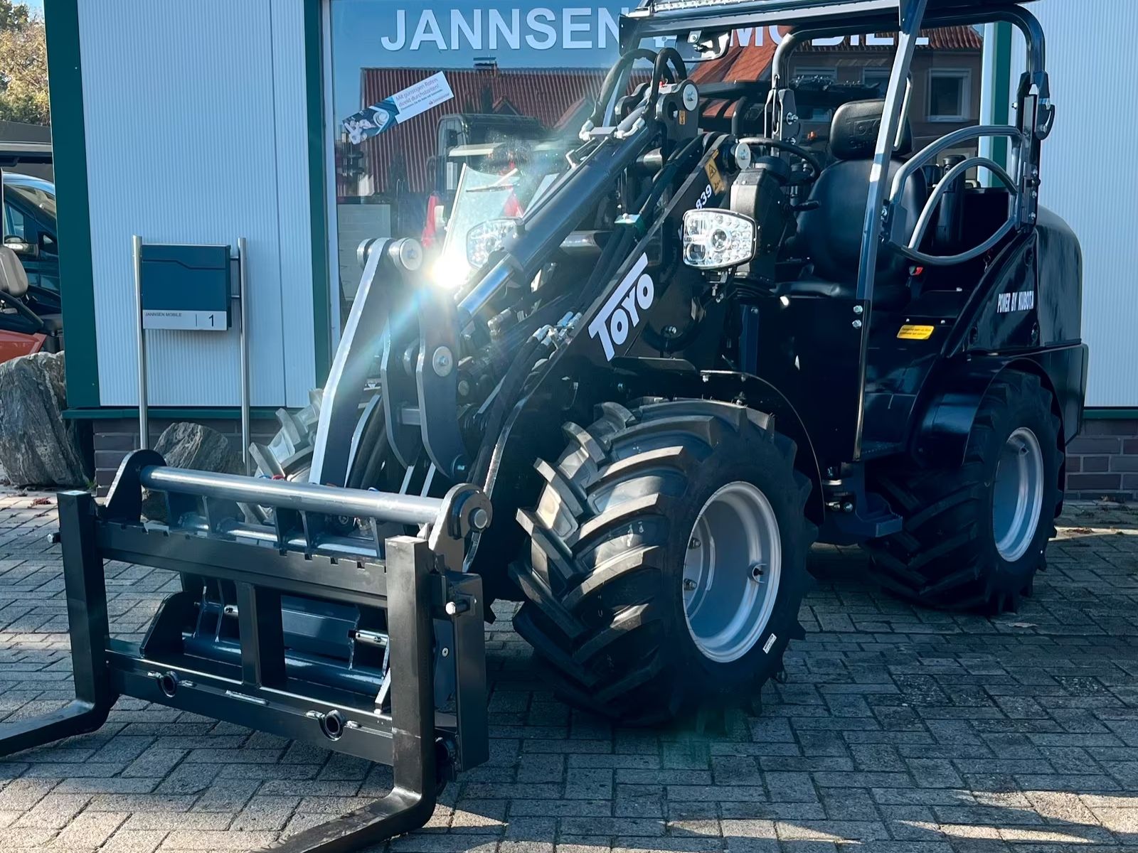 Jannsen_Automobile_Landmaschinen_Toyo_839_01