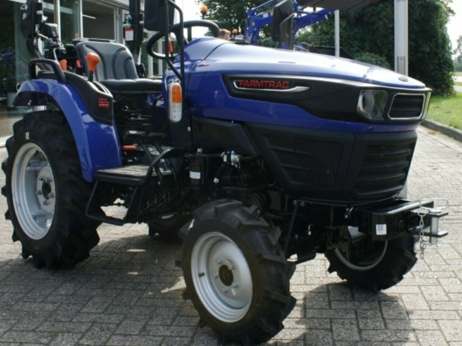 Jannsen_Automobile_Landmaschinen_Farmtrac22_Traktor-05