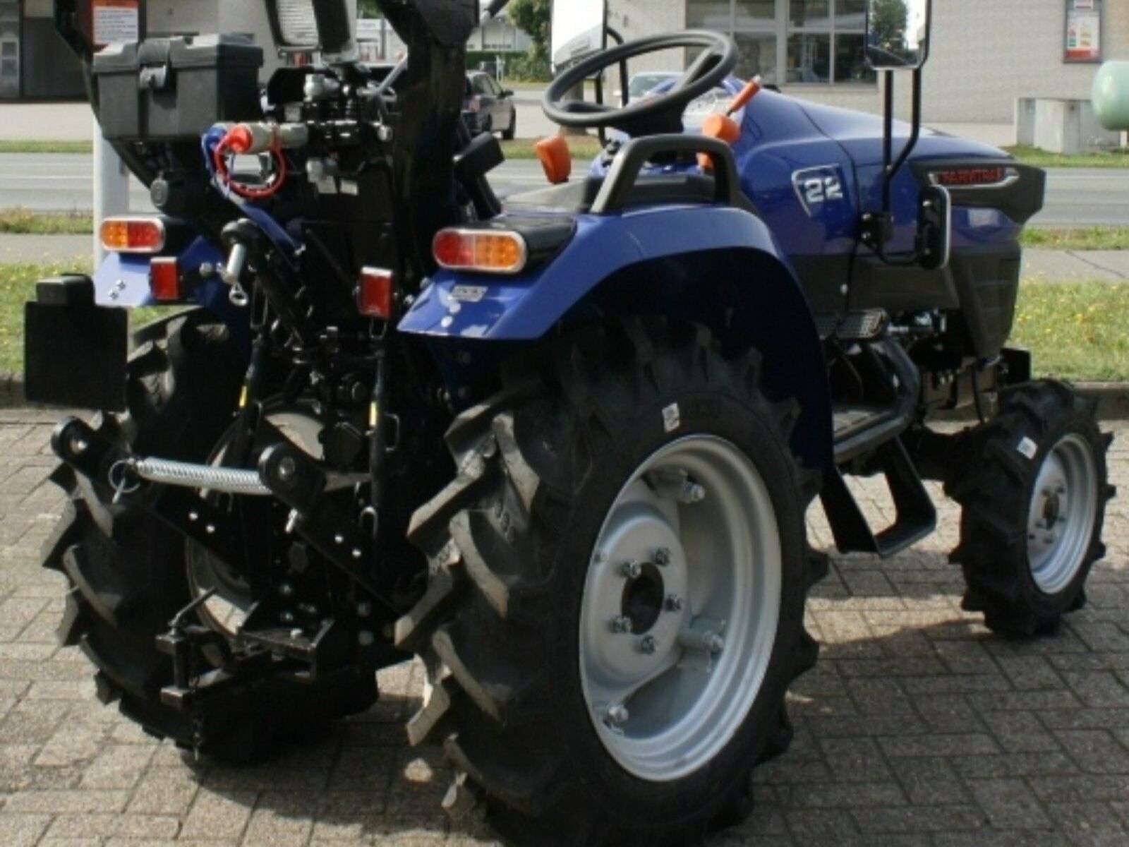 Jannsen_Automobile_Landmaschinen_Farmtrac22_Traktor-07