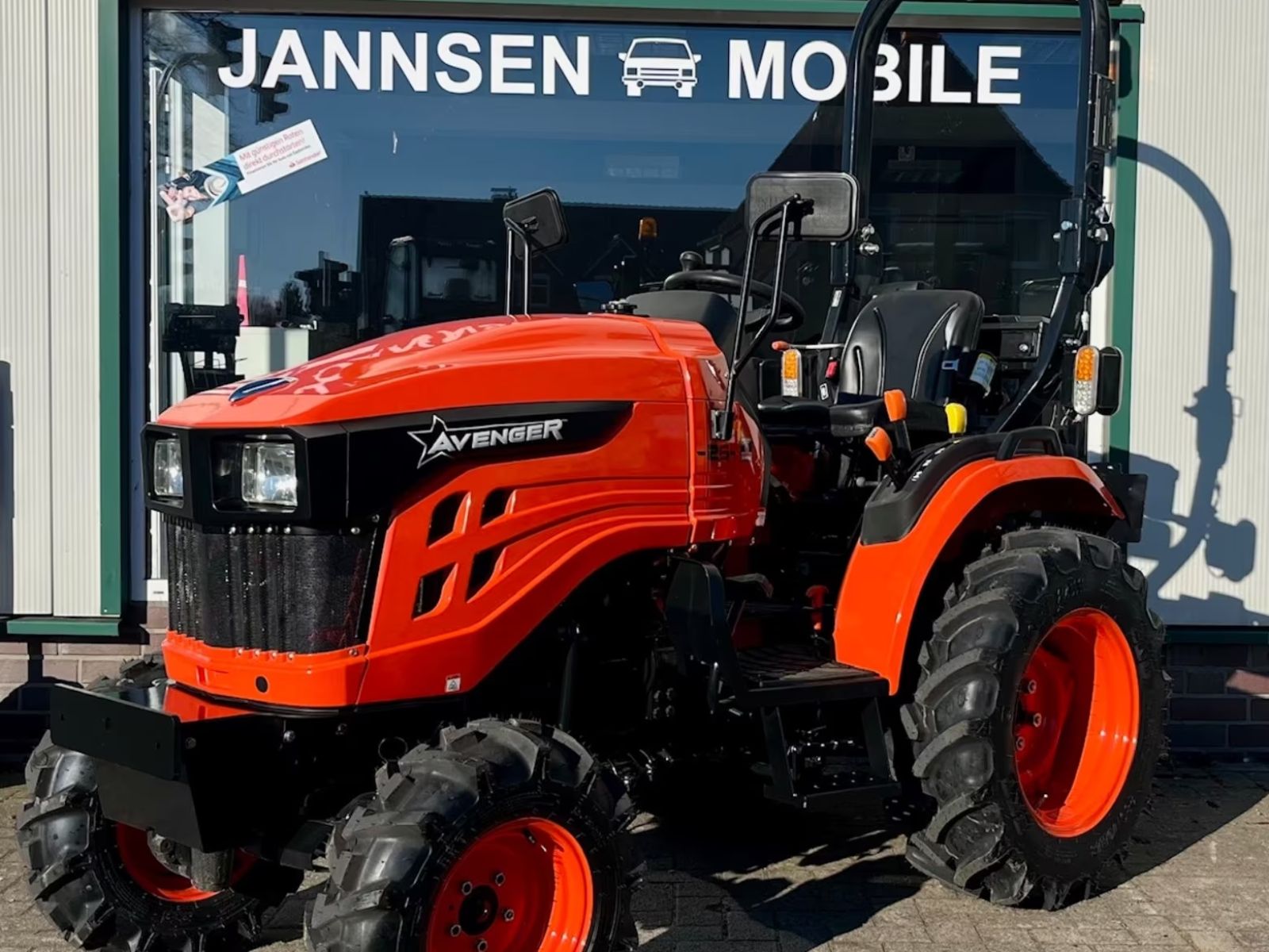 Jannsen_Landmaschinen_Avenger-26D-Traktor