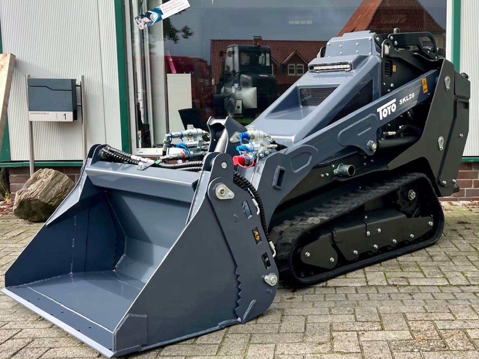 Jannsen_Landmaschinen_Toyo-SKL-26-Skid-Steer